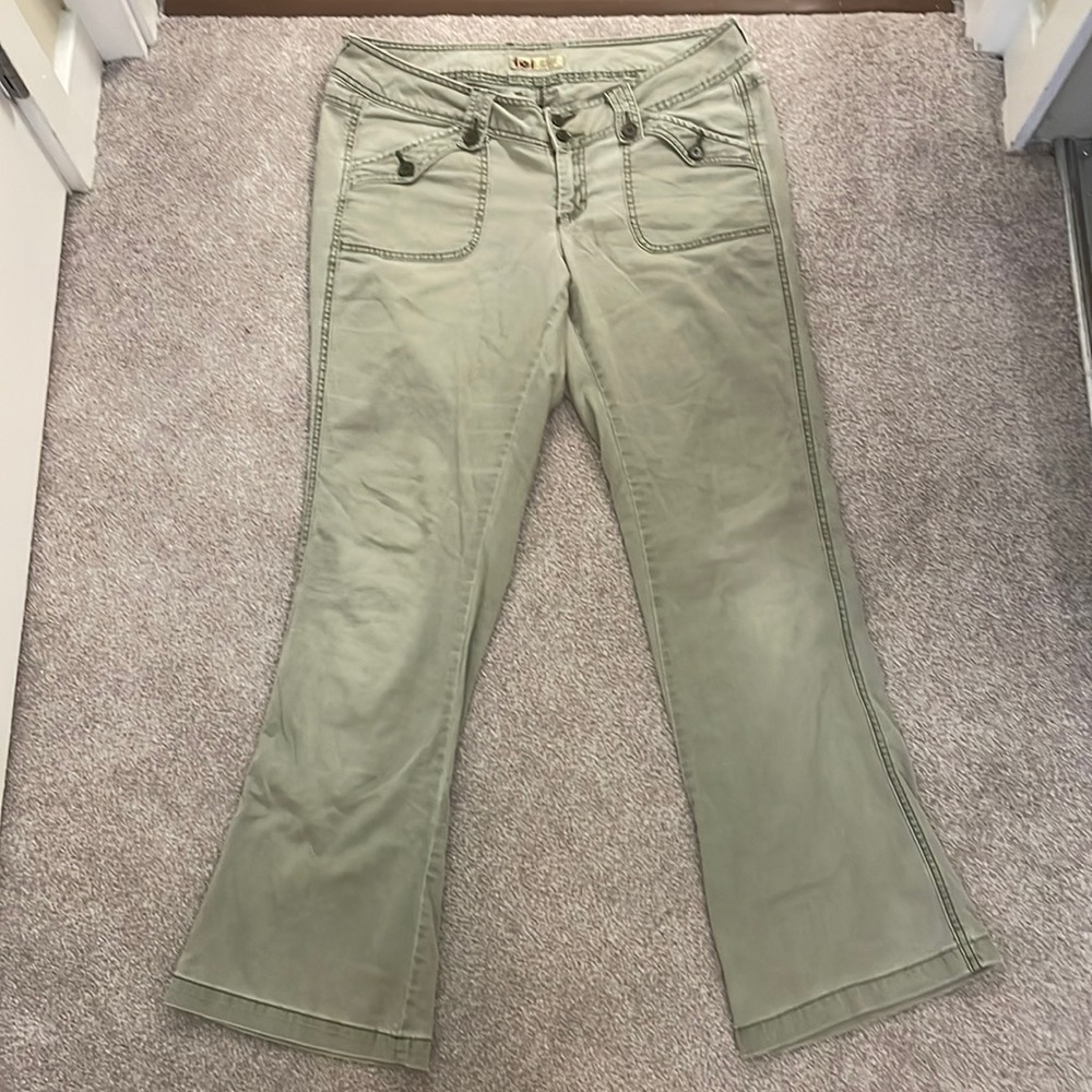 l.e.i. Light green pants